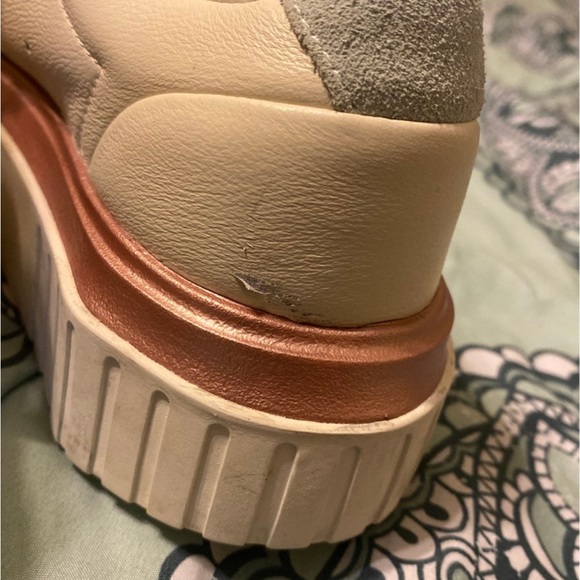 Cream and Rose casual Adidas shoes. Limited editions only worn once. - Picture 3 of 5